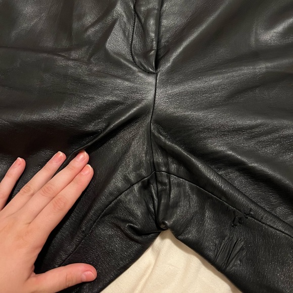 Black Command Cropped Aritzia Pant - Picture 4 of 4